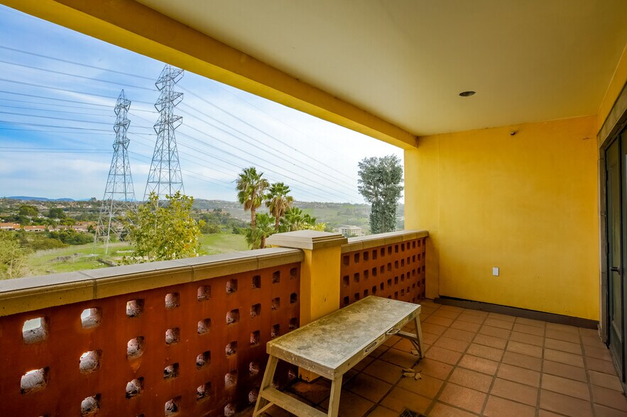 More Photos Of 2180 S El Camino Real, Oceanside Office For Sale