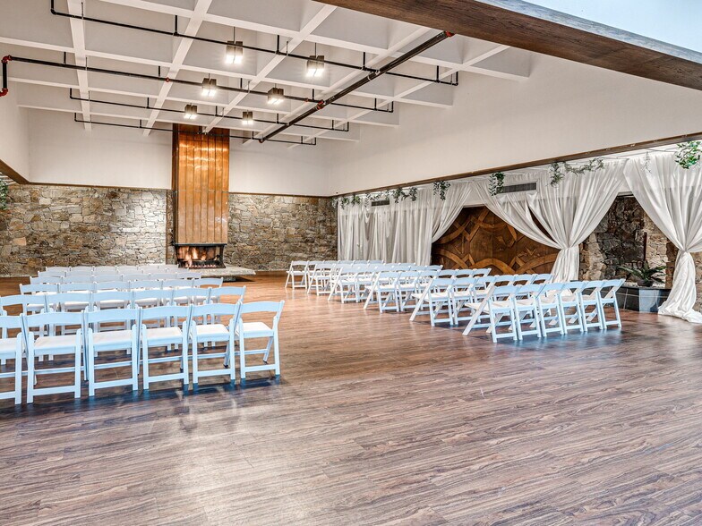 More Photos Of 6009 NW Expressway St, Oklahoma City Specialty For Sale