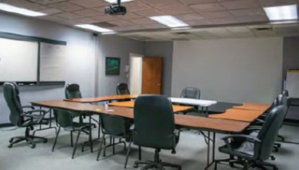 More Photos Of 5739 Professional Cir, Indianapolis Warehouse For Lease