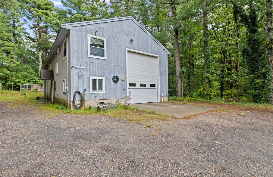Primary Photo Of 72 Precinct St, Lakeville Flex For Sale