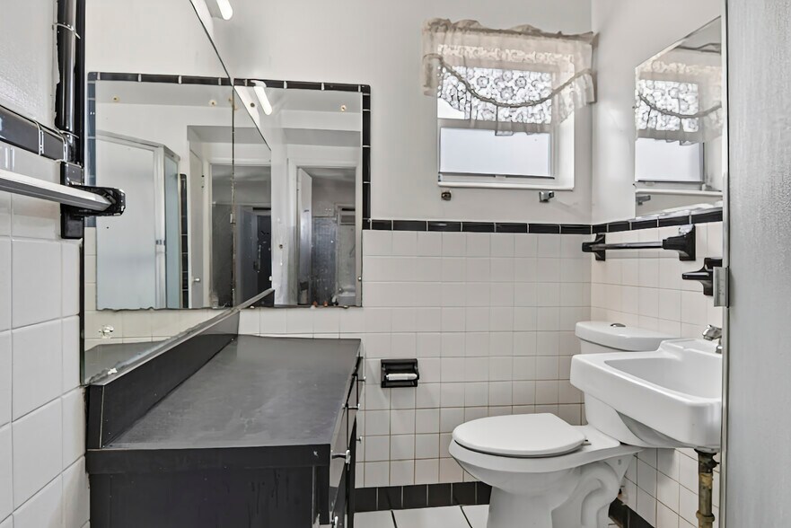 More Photos Of Blue Heron Blvd - 40 Bed Licensed Independent Living Facility, Riviera Beach Healthcare For Sale