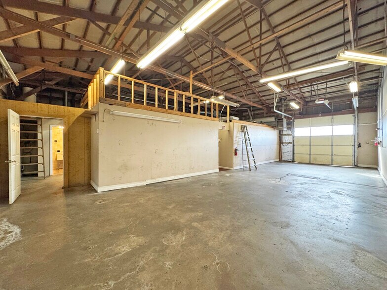 More Photos Of 1325 S Saint Louis Ave, Loveland Auto Repair For Sale