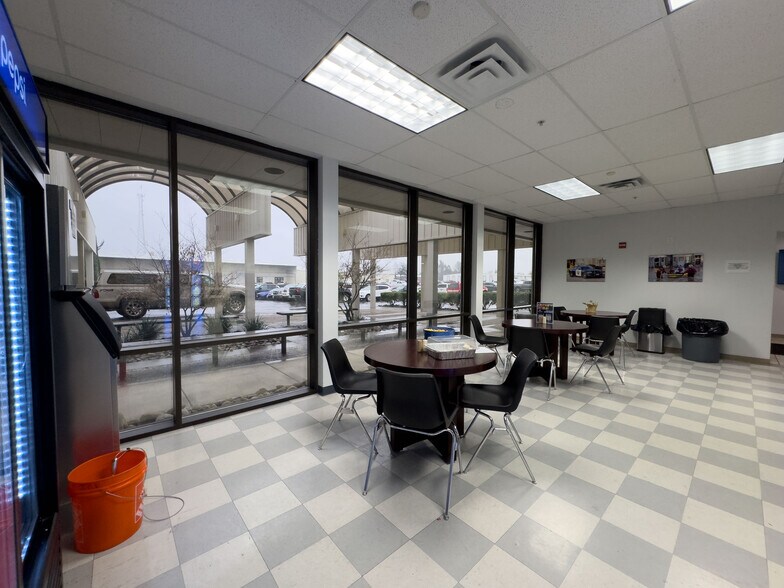 More Photos Of 4300-4356 Caterpillar Rd, Redding Manufacturing For Sale