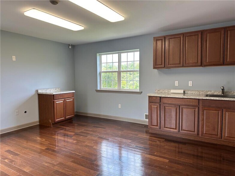 More Photos Of 196 W Moorestown Rd, Wind Gap Office Residential For Lease