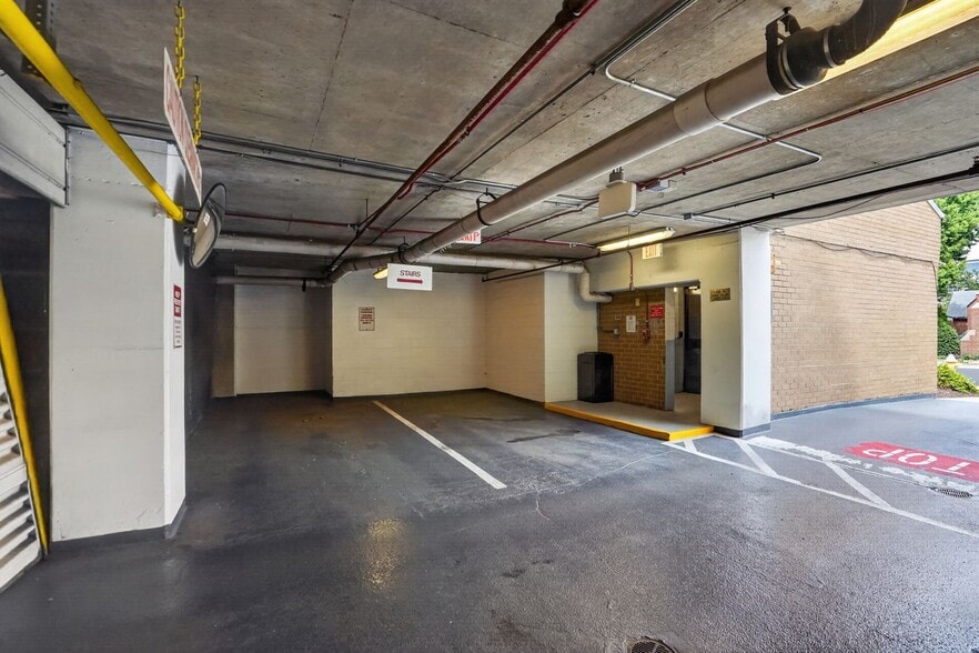 More Photos Of 3800 Fairfax Dr, Arlington Apartments For Sale