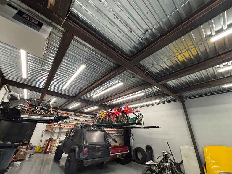 More Photos Of 18948 Tamiami Trl, Fort Myers Self Storage For Sale