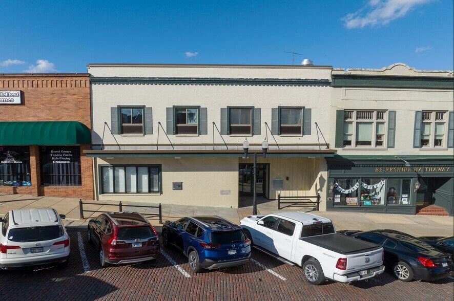 More Photos Of 118 Cass St, Woodstock Storefront For Sale