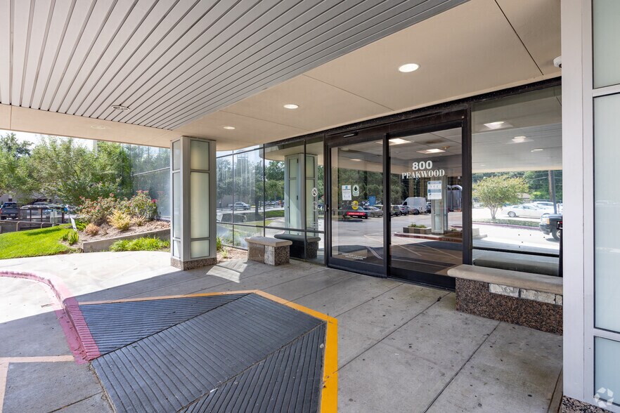 More Photos Of 800 Peakwood Dr, Houston Unknown For Lease