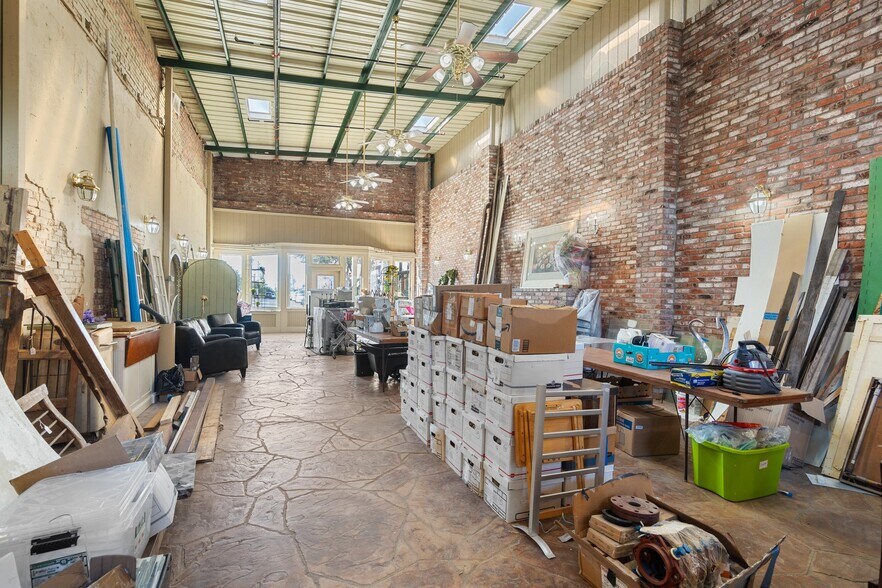 More Photos Of 107 S Main St, Farmersville Storefront For Sale