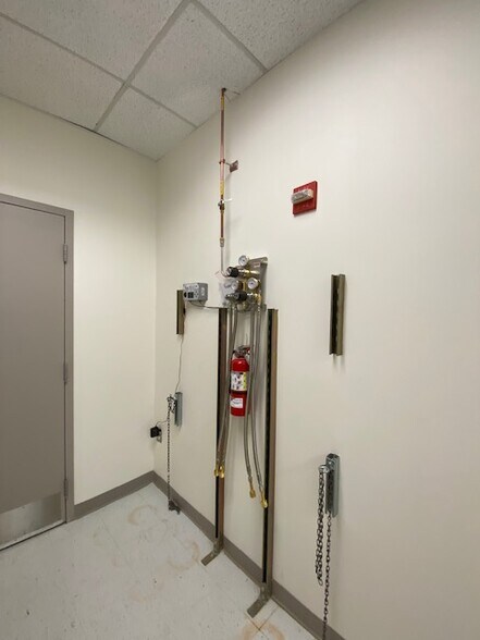 More Photos Of 910 Clopper Rd, Gaithersburg Research And Development For Lease