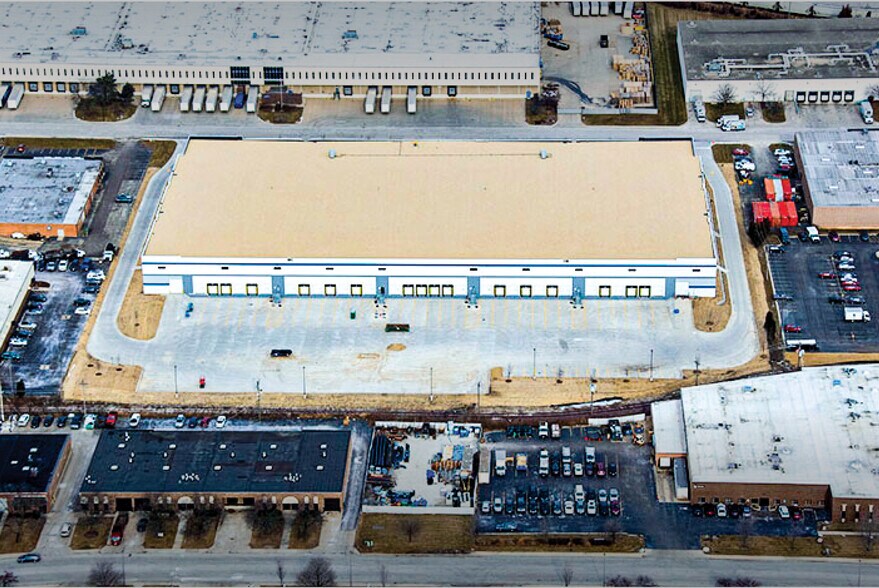 More Photos Of 901 Chase Ave, Elk Grove Village Distribution For Lease