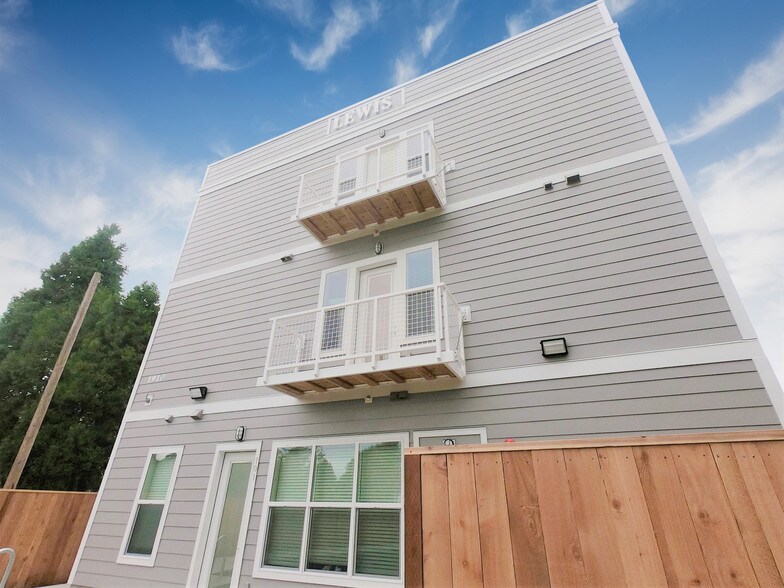 Primary Photo Of 1910 E Mill Plain Blvd, Vancouver Apartments For Sale