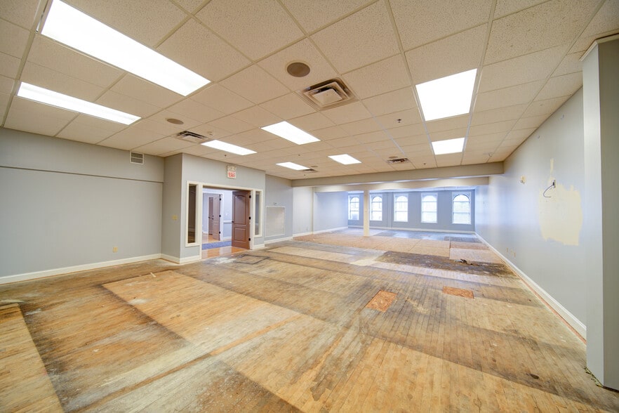 More Photos Of 135 E Main St, Rock Hill Office For Sale