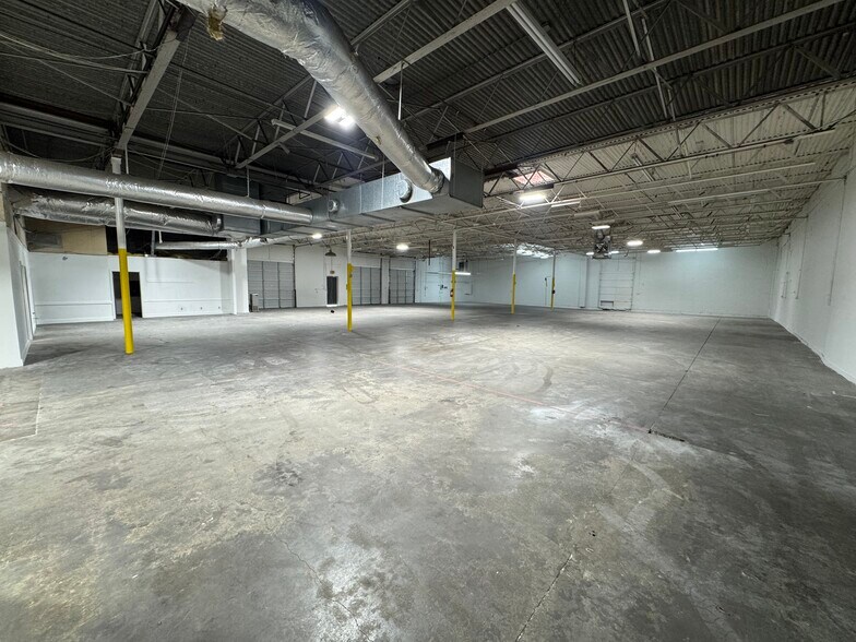 More Photos Of 1207-1209 Round Table Dr, Dallas Warehouse For Lease
