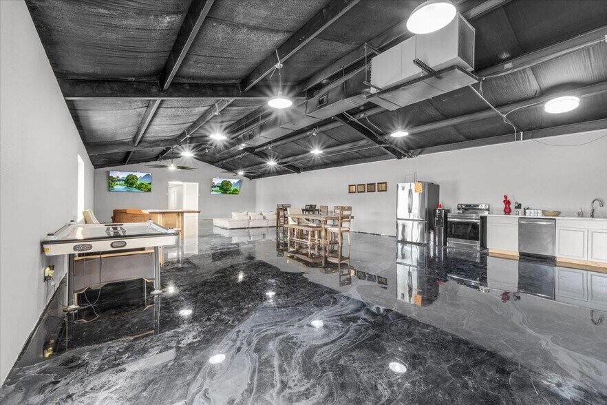 More Photos Of 3206 W Us Highway 377, Granbury Flex For Sale