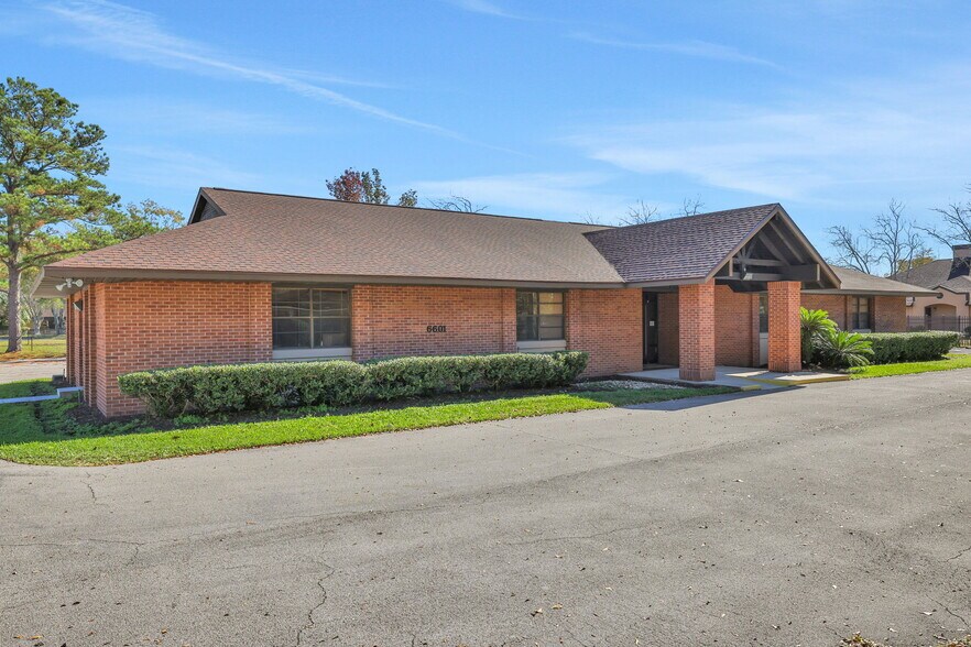 More Photos Of 6601-6535 Chester Ave, Jacksonville Continuing Care Retirement Community For Lease