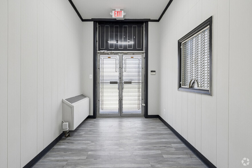 More Photos Of 2810 W Saratoga St, Baltimore Warehouse For Sale