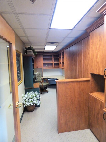 More Photos Of 415 Columbia St, Lafayette Office For Sale