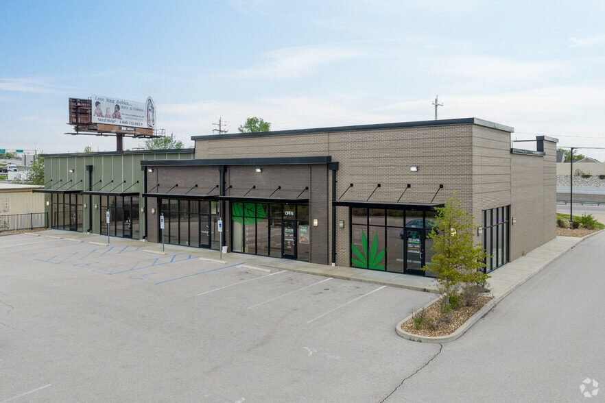 More Photos Of 1560 Veterans Memorial Pkwy, Saint Charles Unknown For Lease