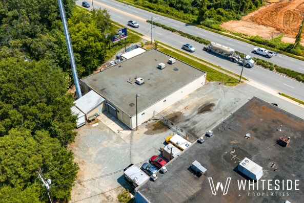 More Photos Of 4433 Brookshire Blvd, Charlotte Warehouse For Lease
