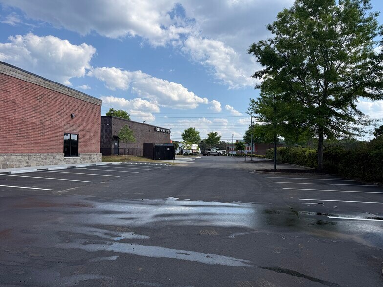 More Photos Of 11285 Highway 92, Woodstock Freestanding For Lease