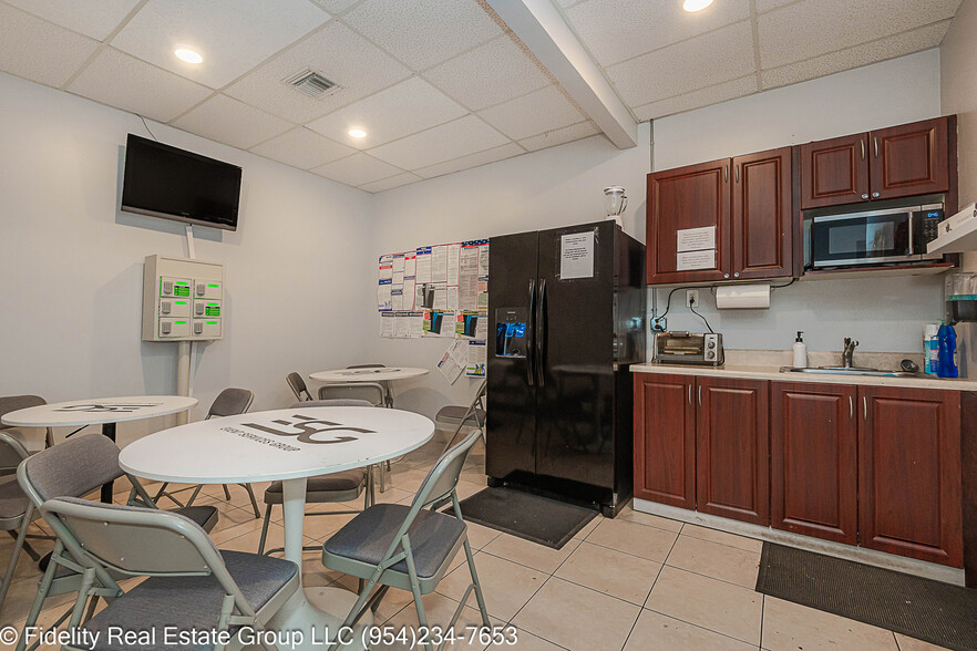 More Photos Of 3650 Coral Ridge Dr, Coral Springs Light Manufacturing For Sale