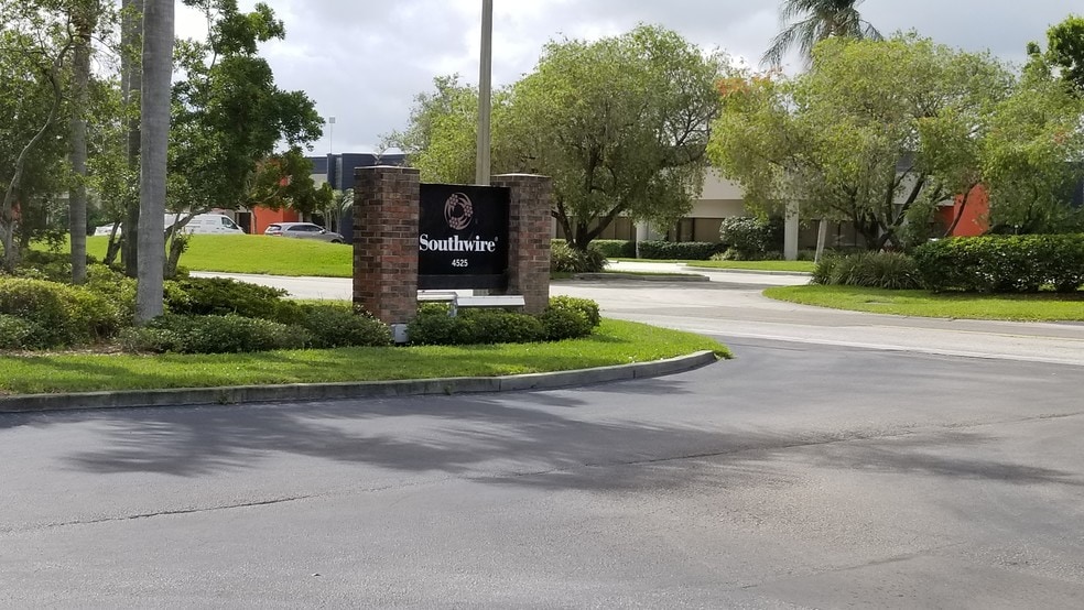 More Photos Of 4525 140th Ave N, Clearwater Loft Creative Space For Lease