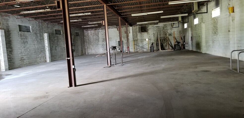 More Photos Of 1123 Ivy Hill Rd, Philadelphia Warehouse For Lease