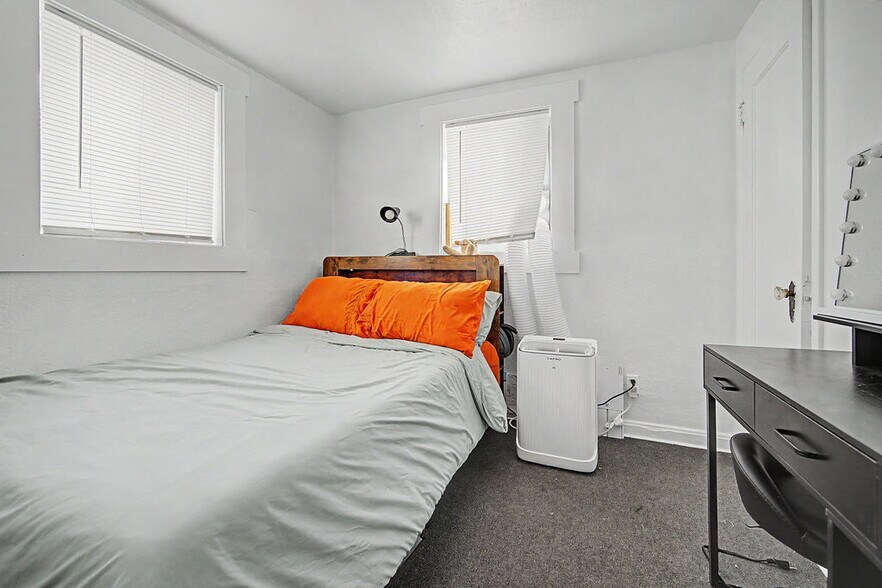 More Photos Of 630 W 6th St, Craig Apartments For Sale