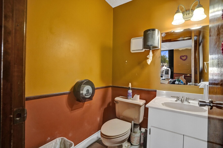 More Photos Of 2360 W 76th St, Hialeah Manufacturing For Sale