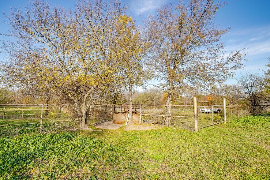 More Photos Of 1101 E Main St, Crowley Land For Sale