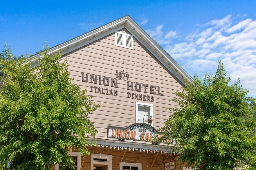 More Photos Of 3731 Main st, Occidental Restaurant For Sale