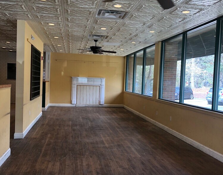 More Photos Of 300 W Main St, Avon Storefront Retail Office For Lease