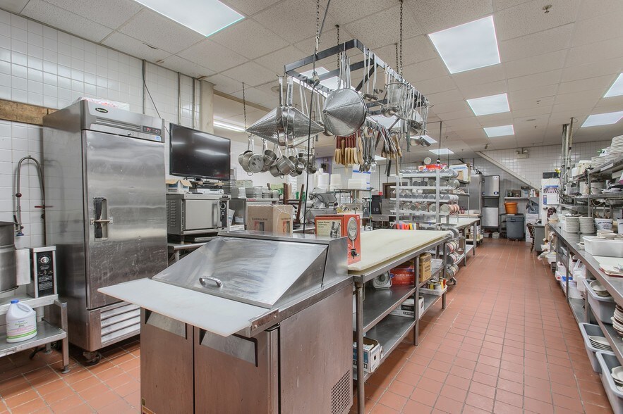 More Photos Of 96 Beach Rd, Salisbury Beach Storefront Retail Residential For Sale