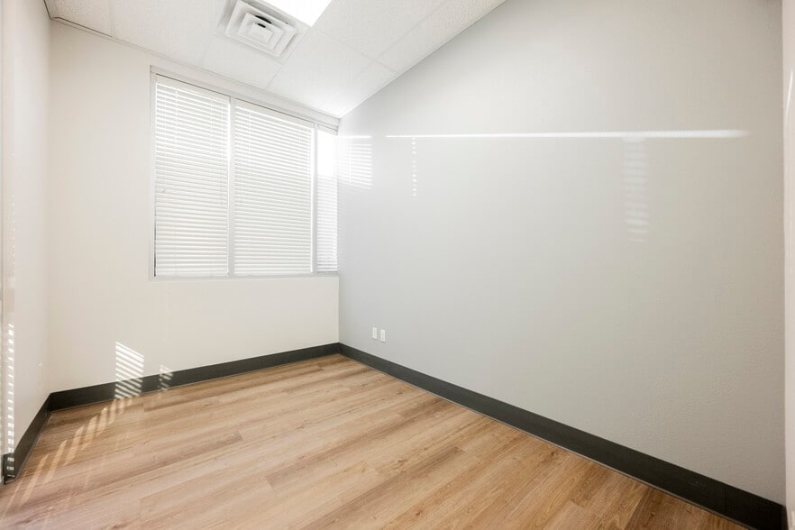 More Photos Of 3680 E Sunset Rd, Las Vegas Office For Sale