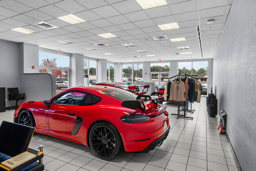 More Photos Of 5385 N I 55 St, Jackson Auto Dealership For Sale