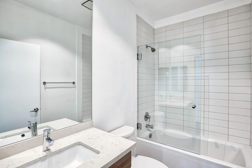 More Photos Of 1912 Whitley Ave, Los Angeles Apartments For Sale
