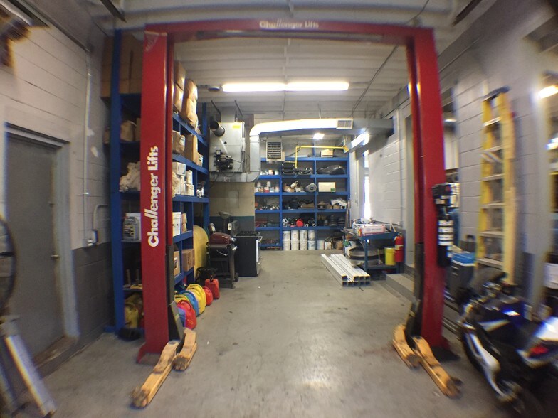 More Photos Of 6600 Holabird Ave, Baltimore Auto Repair For Sale