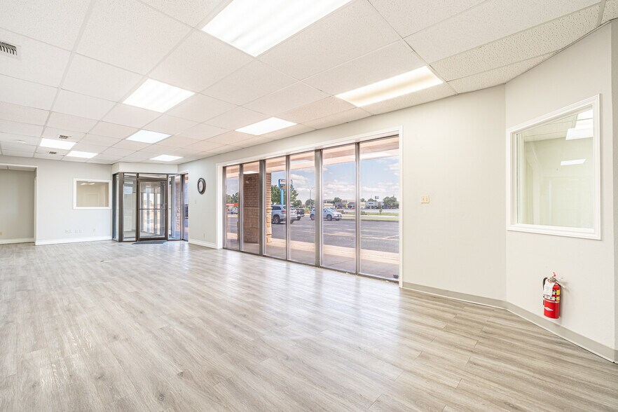 More Photos Of 4718 S Loop 289, Lubbock Office Residential For Lease