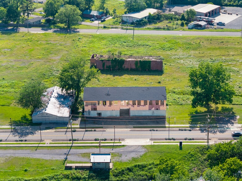 More Photos Of 535 N El Paso Ave, Russellville General Retail For Lease