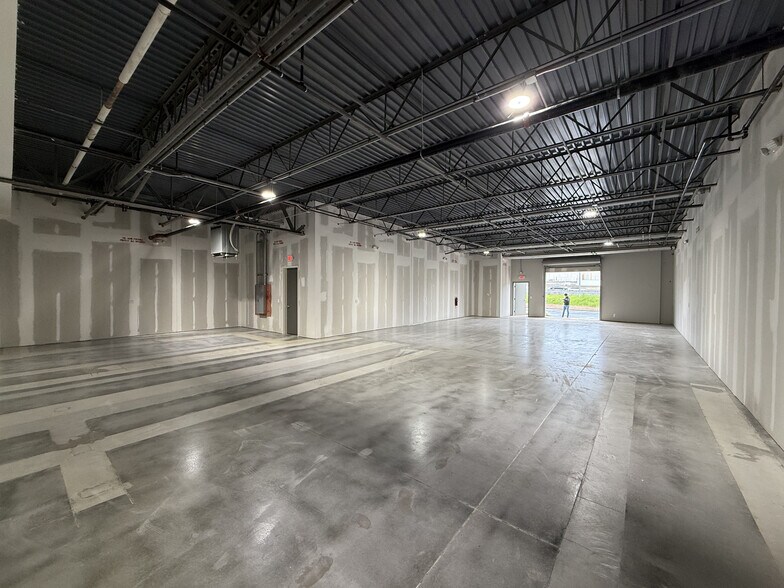 More Photos Of 2975 Breckinridge Blvd, Duluth Industrial For Lease