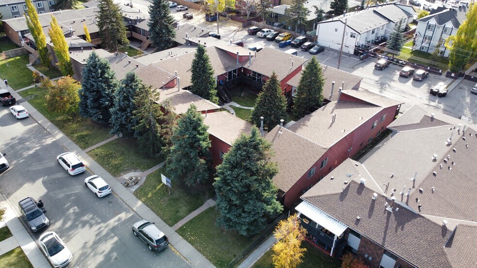 More Photos Of 4607 73 St NW, Calgary Apartments For Sale