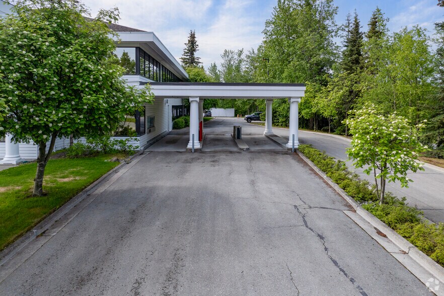 More Photos Of 10928 Eagle River Rd, Eagle River Office For Lease