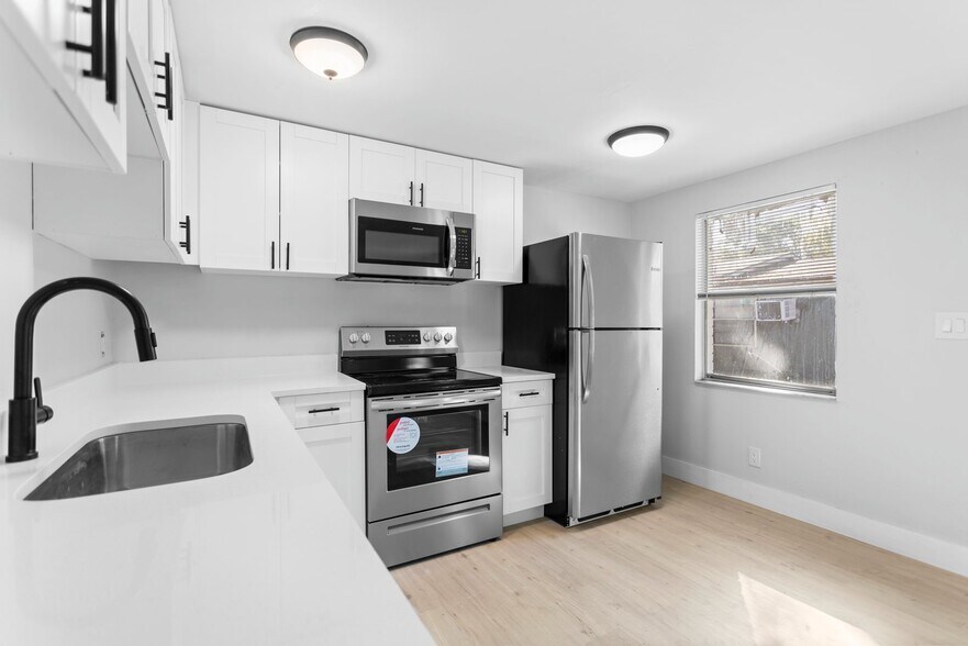 More Photos Of 12703 N 15th St, Tampa Apartments For Sale