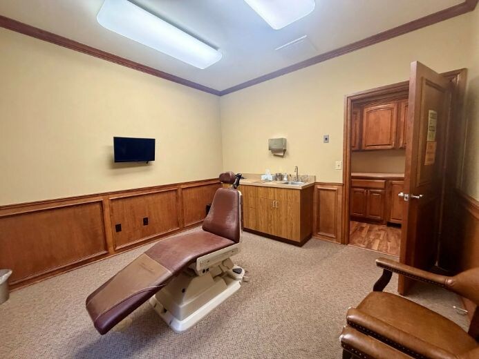 More Photos Of 1218 E 9th St, Edmond Medical For Lease