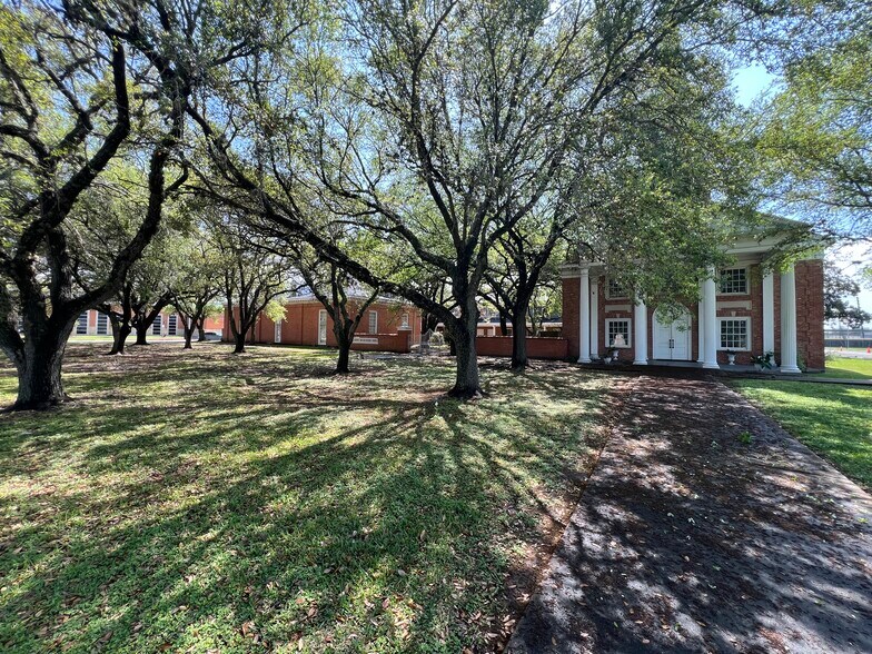 More Photos Of 1715 Market St, Baytown Religious Facility For Sale