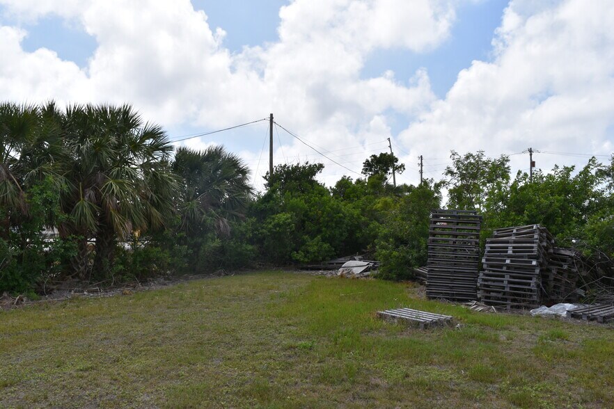 More Photos Of 1890 Starkey Rd, Largo Warehouse For Lease