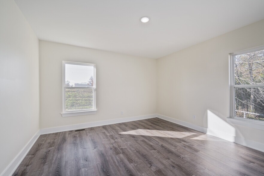 More Photos Of 1210 Market St, Charlestown Storefront For Sale
