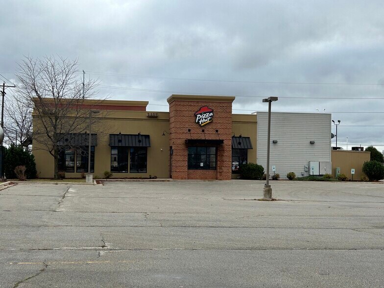More Photos Of 859 Lombardi Ave, Green Bay Restaurant For Sale