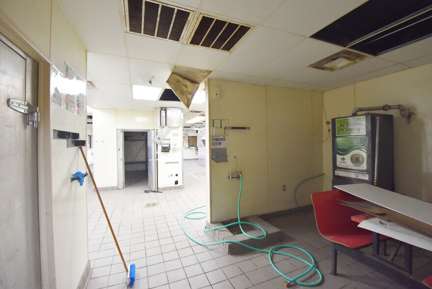 More Photos Of 64 Carriage Oaks Dr, Tyrone Restaurant For Lease